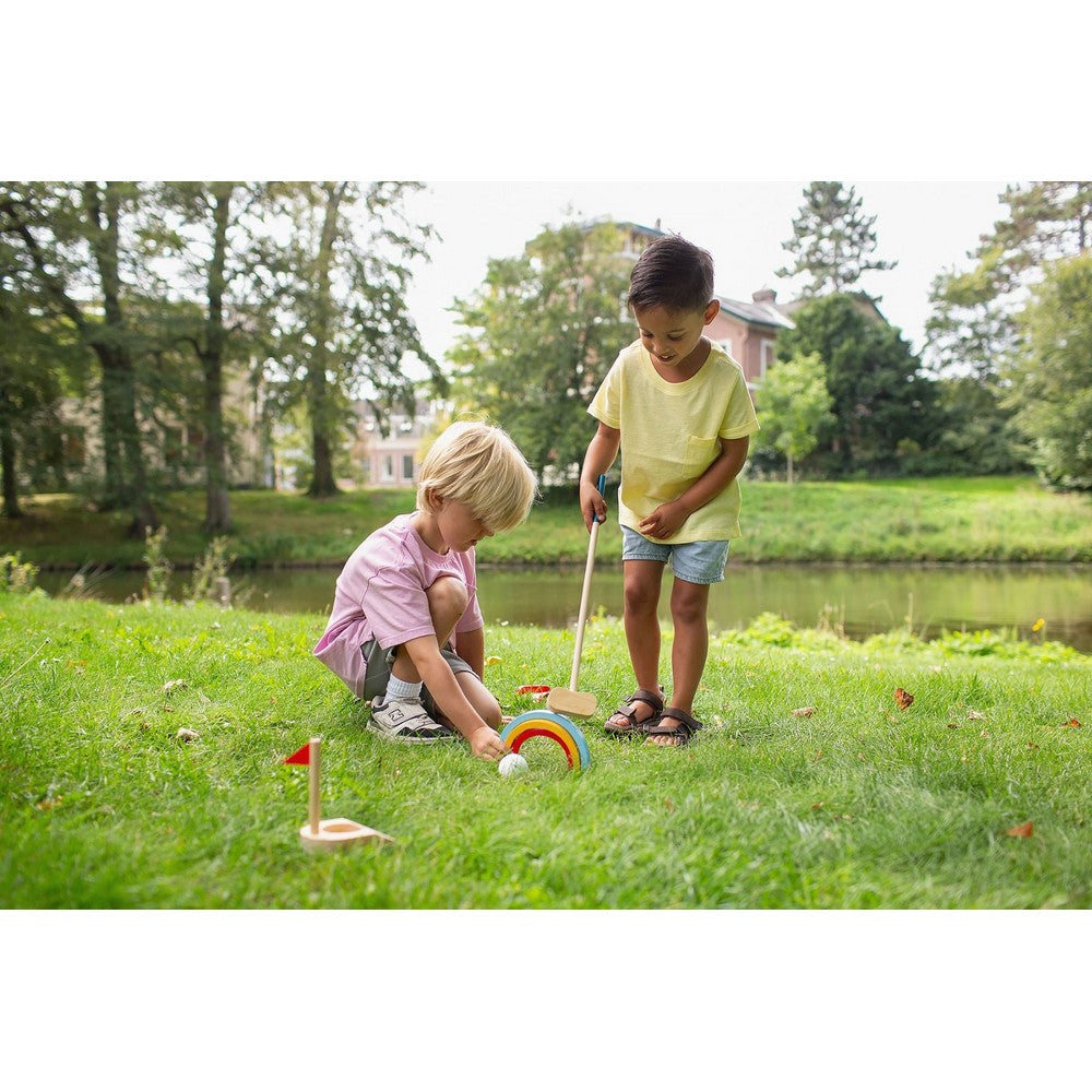Fa golfkészlet, BS Toys GA474 hasznalat kozben