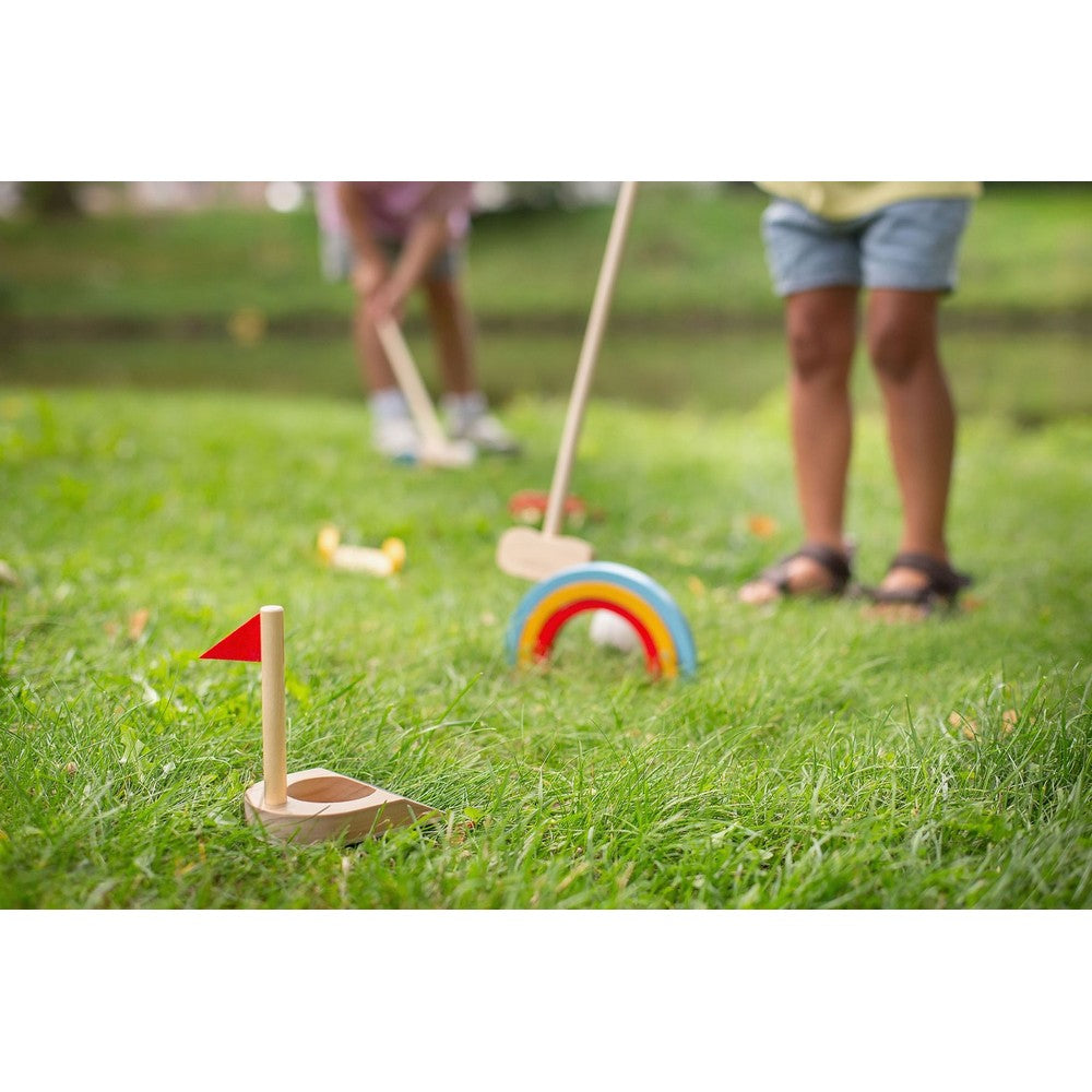 Fa golfkészlet, BS Toys GA474 hasznalat kozben