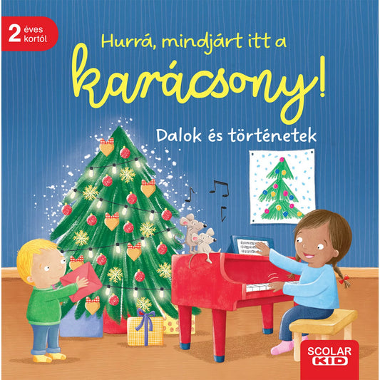 A „Hurrá, mindjárt itt a karácsony! – Dalok és történetek” című Scolar Kid könyv borítója. A képen egy feldíszített, fényfüzéres karácsonyfa áll ajándékokkal körülötte. Bal oldalon egy kisfiú piros borítékot tart, jobb oldalon egy kislány piros zongorán játszik, előtte két egérkés figura ül a zongorán. A háttér kék falú szoba, rajta gyermekrajz karácsonyfával. Bal felső sarokban piros jelzés: „2 éves kortól”, jobb alsó sarokban a Scolar Kid logó.
