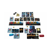 A Ködszerzet – A pakliépítő játék parti közbeni elrendezése: kirakott akciókártyák, fémkorongok, karakterlapok és jelölők.