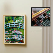 LEGO Art: Claude Monet Híd a vízililiomos tó felett 31220, 3179 darabos falra akasztható kép és rögzítési rendszer közeli nézete.