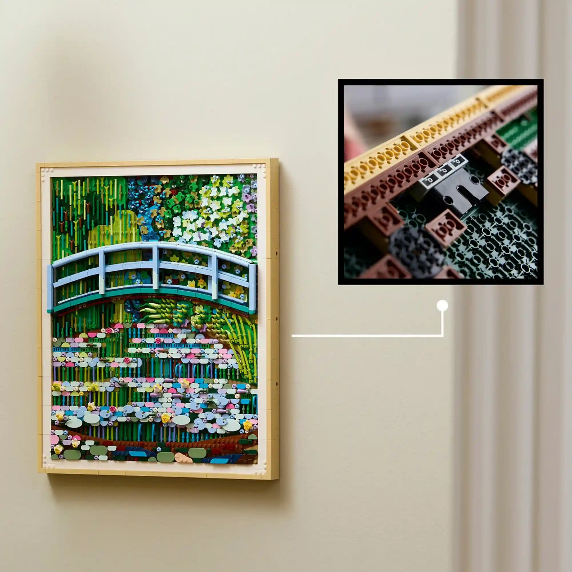 LEGO Art: Claude Monet Híd a vízililiomos tó felett 31220, 3179 darabos falra akasztható kép és rögzítési rendszer közeli nézete.