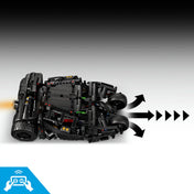 Felülnézeti kép a LEGO Technic Batmobile Tumbler 42239 kormányzásáról és mozgásirányáról.