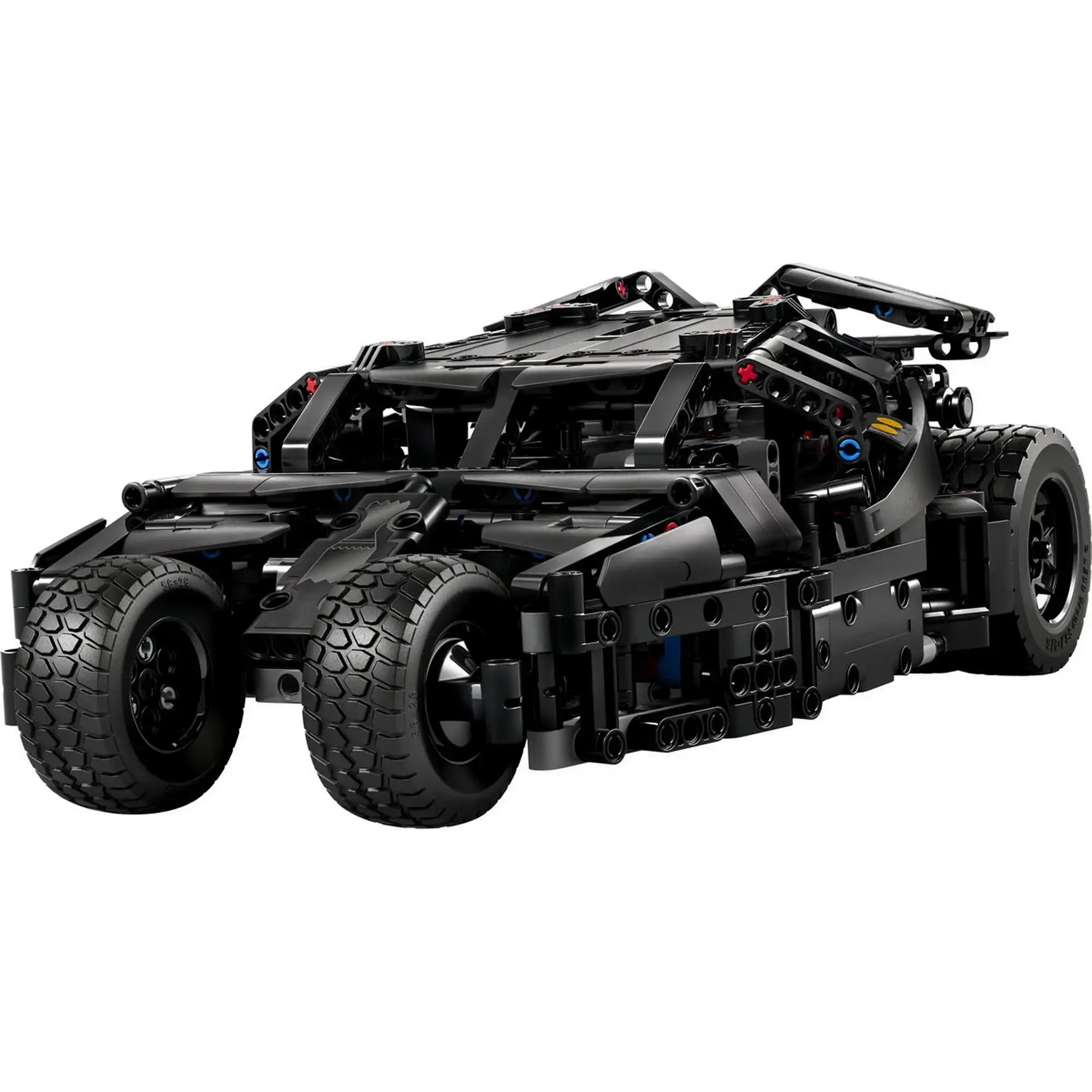 Megépített LEGO Technic Batmobile Tumbler 42239 fekete versenyautó fehér háttéren elölnézetből.
