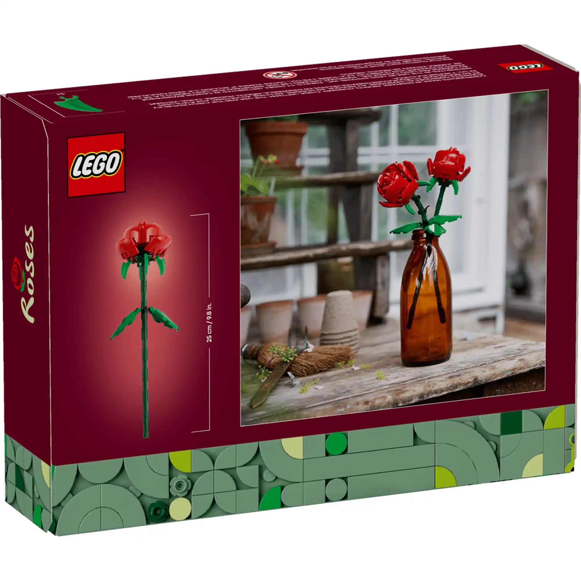 LEGO Roses (40460) doboz hátoldala, amely a megépített vörös rózsákat mutatja barna vázában dekorációként