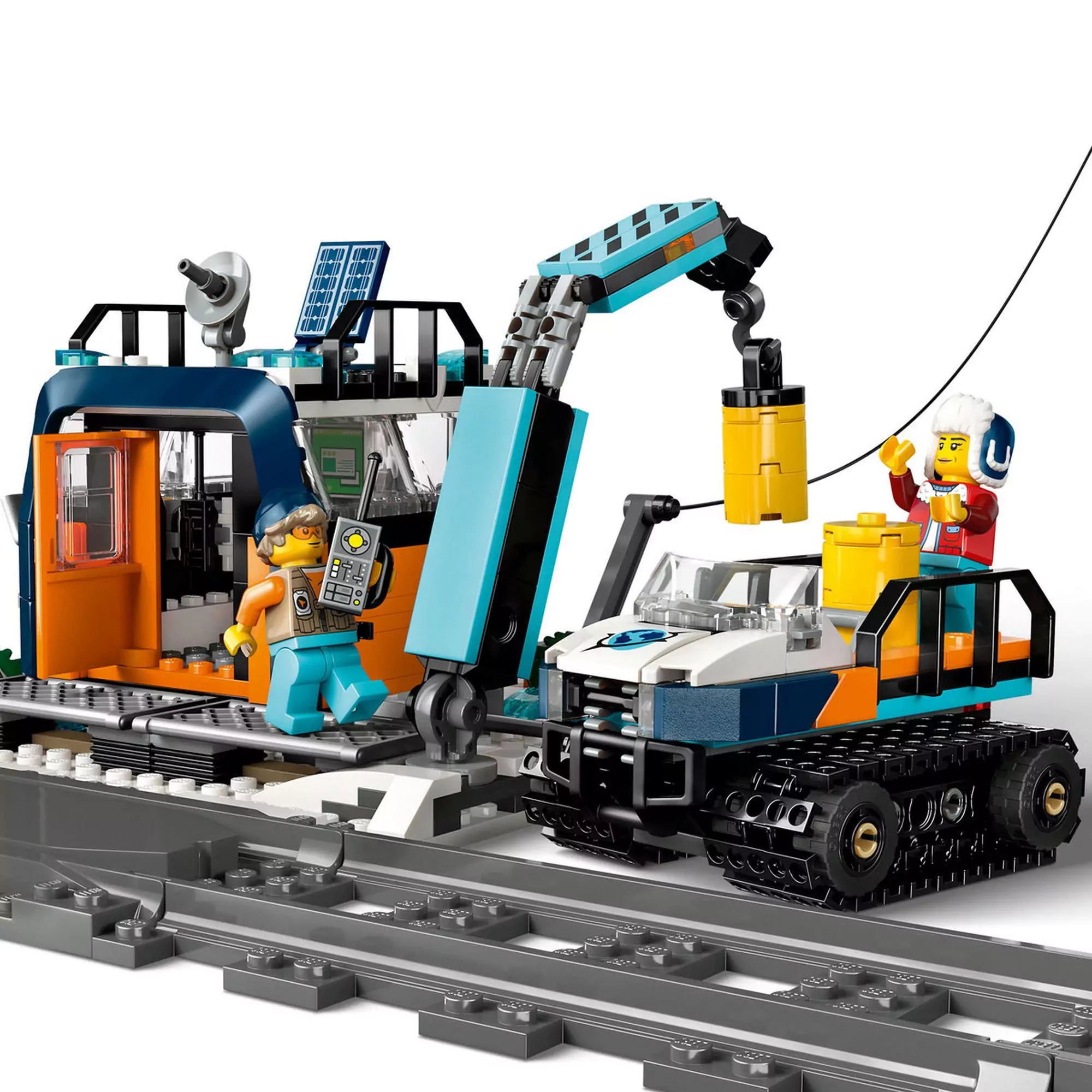 LEGO City: Felfedezők sarkvidéki expresszvonata (60470) kutatóállomás jelenet lánctalpas járművel, darukarral és 2 felfedező minifigurával.