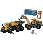 LEGO City 60494 építőkészlet teljes tartalma homlokrakodóval, billenőplatós teherautóval, hordozható építési irodával, három munkás minifigurával, mopsz kutyával és építkezési kiegészítőkkel.