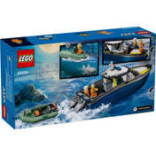 A LEGO City Rendőrségi motorcsónak (60456) doboz hátoldala, részletekkel a játékról: a vontatás, a cápa és az üldözés akcióban.