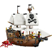 A LEGO Creator Ikonikus kalózhajó (31387) megépített kalózhajó modellje fehér vitorlákkal, kalóz emblémával, fedélzeti ágyúkkal, minifigurákkal és egy vörös polip-szerű tengeri szörnnyel. A hajó részletgazdag kabinnal és árbockosárral rendelkezik.