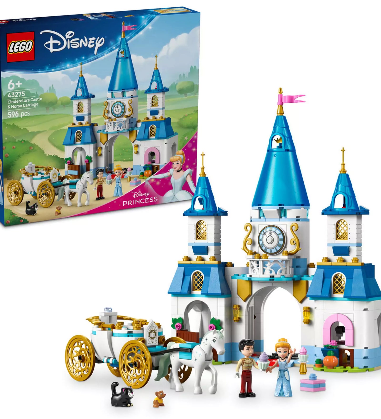  LEGO Disney Hamupipőke kastélya és hintója 43275 készlet doboza és felépített modellje együtt, bemutatva az összes játékelemet és szereplőt.