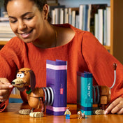 LEGO Disney: Toy Story: Slinky kutya könyvtámasz 43301, 1311 darabos – játék közben használva, Slinky kutya mozgatása kézzel.
