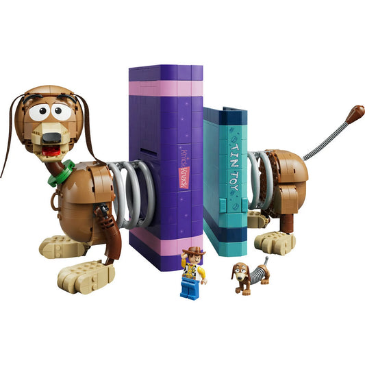 LEGO Disney: Toy Story: Slinky kutya könyvtámasz 43301, 1311 darabos – megépített Slinky kutya figura könyvtámasz elemekkel és Woody minifigurával.