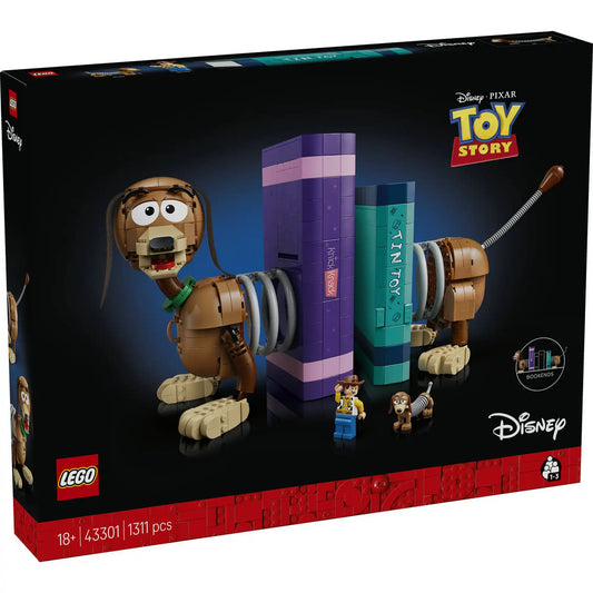 LEGO Disney: Toy Story: Slinky kutya könyvtámasz 43301, 1311 darabos – termék doboza elölről, kész modell és figurák megjelenítésével.
