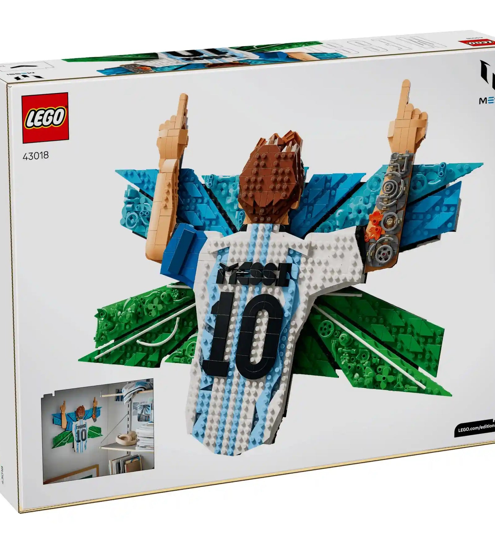 LEGO Editions Lionel Messi – Gólöröm (43018) dobozképe, amely Lionel Messi ikonikus ünneplő pózát ábrázoló 3D faldekorációt mutatja argentin válogatott mezben, a 10-es számmal és színes háttérelemekkel.