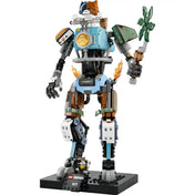 Közeli kép a LEGO Fortnite KIT robotfiguráról, amely a videojáték karakterének részletgazdag mechanikus megjelenését és a Power Claw fegyvert emeli ki.