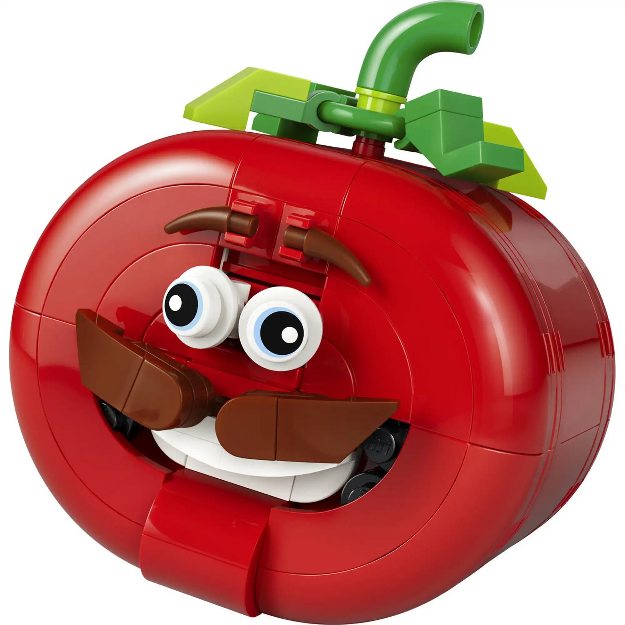 Közeli kép a LEGO Fortnite Tomatohead figuráról, részletes szemekkel, bajusszal és zöld levéldíszekkel a tetején.