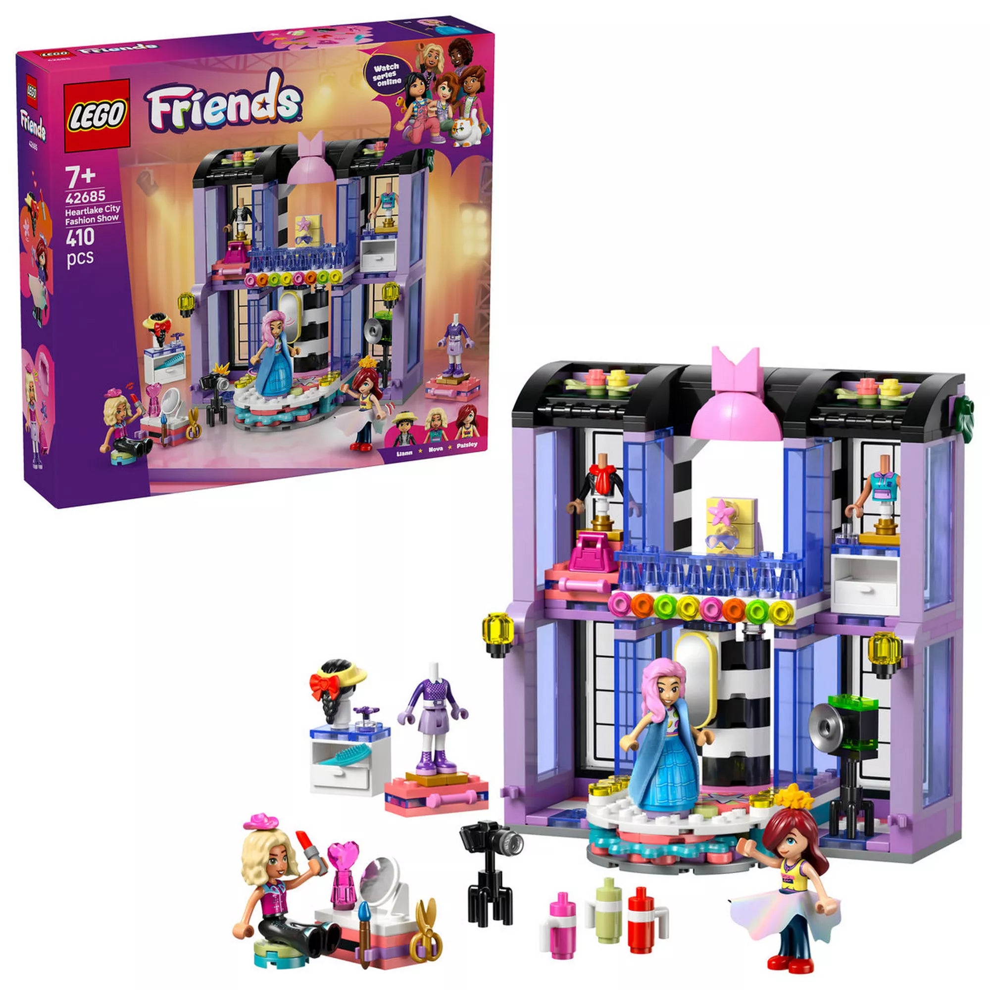 LEGO Friends Heartlake City divatbemutató (42685) teljes készlet felépítve, kifutóval, sminkasztallal, kamerával, ruhákkal és minibabafigurákkal.