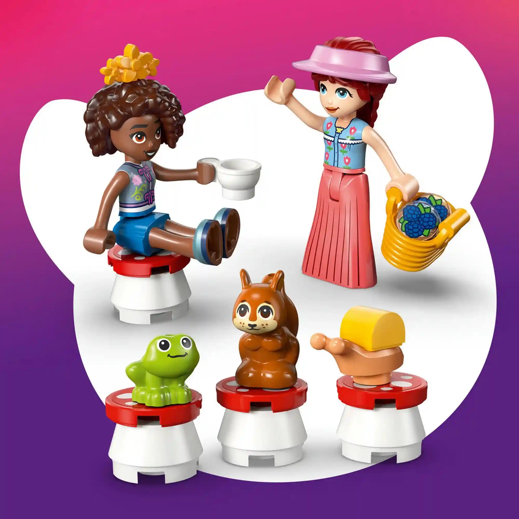 LEGO Friends Aliya és Paisley figurák teázós kiegészítőkkel, békával, mókussal és csigával az erdei jelenetben.