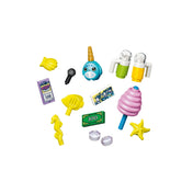LEGO Friends: Hableányos hullámvasút 42703, 864 darabos készlet kiegészítő elemei, köztük vattacukor, üdítők, mikrofonok, pénz, kagylók és tengeri témájú dekorációk.