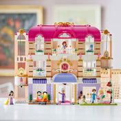 LEGO Friends Heartlake City Grand Hotel teljes homlokzata működő liftekkel, forgóajtóval, recepcióval, esküvői helyszínnel és hat figurával.