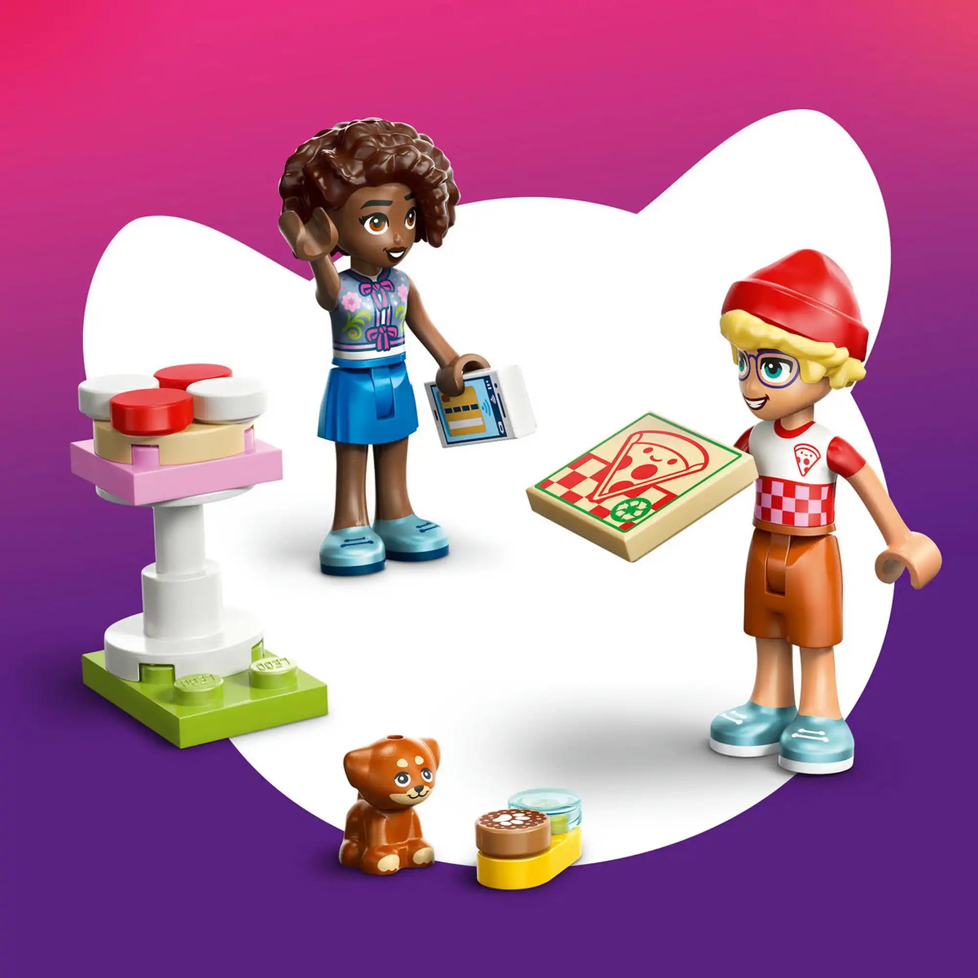 Aliya és Olly minibaba figurák pizzásdobozzal, telefonnal, asztallal és kiskutyával a LEGO Friends Pizzaárus büfékocsi készletből.
