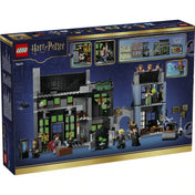 LEGO Harry Potter 76471 doboz hátoldala, amely bemutatja az üzletek belső tereit, a játékfunkciókat és a más készletekkel való összekapcsolhatóságot.