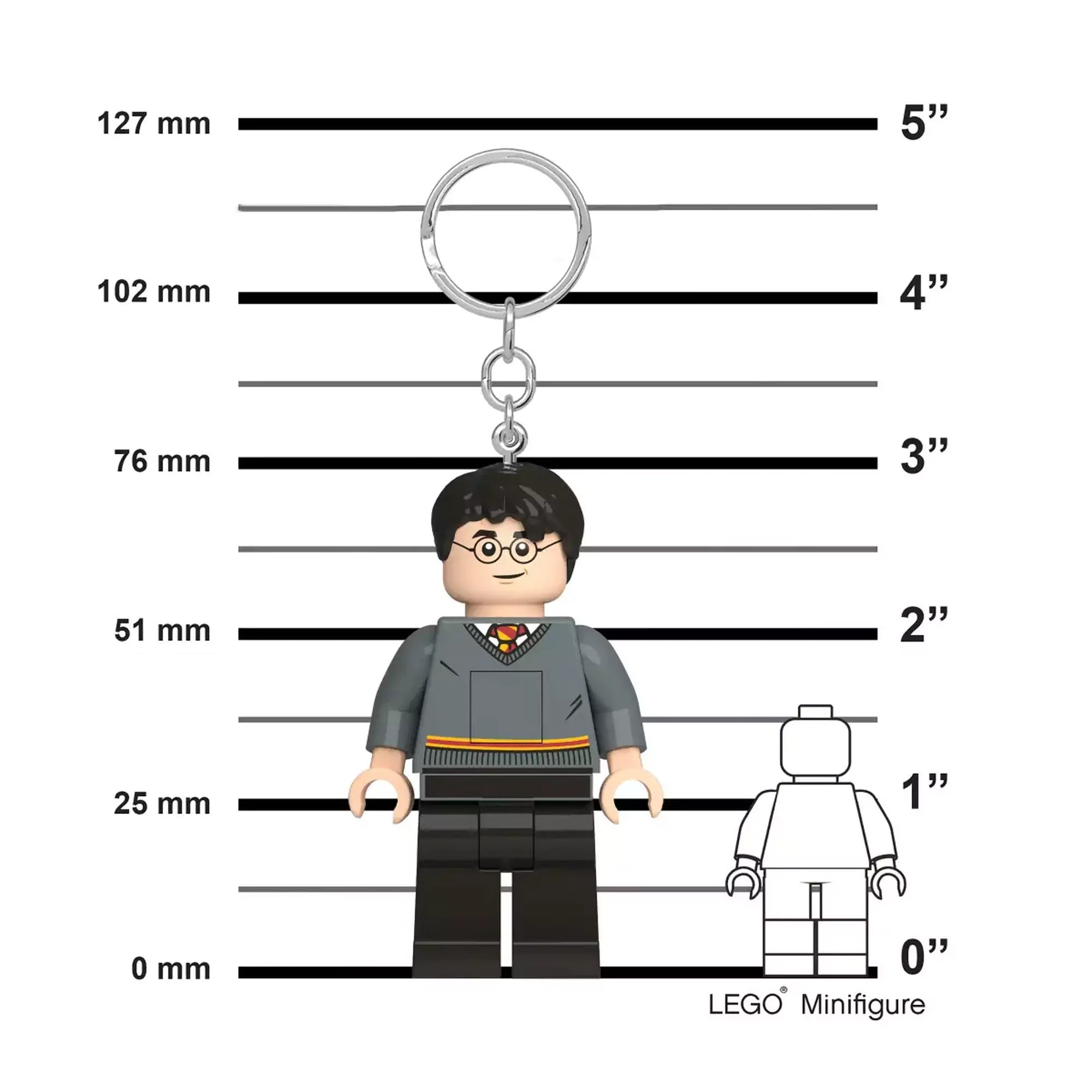 LEGO Harry Potter kulcstartó méretarányos bemutatása centiméter és inch jelölésekkel.