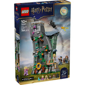LEGO Harry Potter Luna Lovegood háza (76467) – a készlet dobozképe, a varázslatos, ferde ház és a minifigurák láthatók.