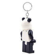 LEGO Iconic Panda világító kulcstartó hátulnézetből, fekete-fehér panda minifigura formában, fém kulcskarikával és lánccal, fehér háttéren fotózva.