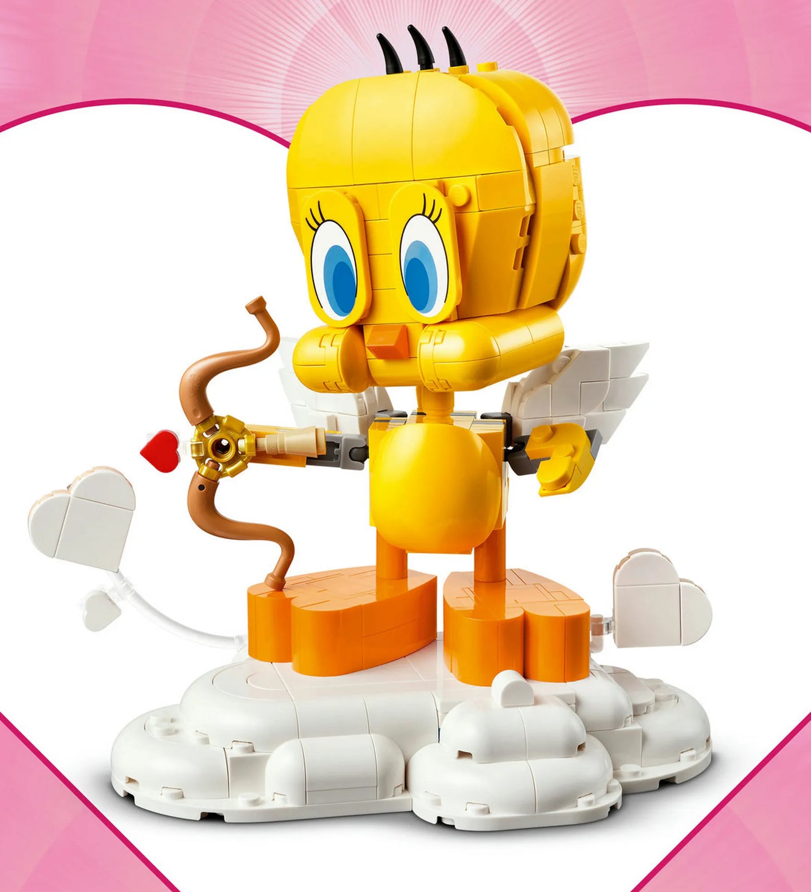 LEGO Looney Tunes: Cuki Csőrike 40824, 412 darabos – Csőrike romantikus díszfigura szív alakú elemekkel és virágcsokorral, környezeti háttérben.