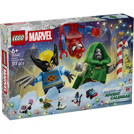 A LEGO Marvel 2026-os adventi naptár dobozának eleje, Rozsomákkal, Pókemberrel, Doctor Doommal és havas karácsonyi várossal.