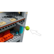 LEGO Marvel 76350 készlet részlete, a gombnyomásra aktiválható rombolási funkció mechanikája az épület belsejében.
