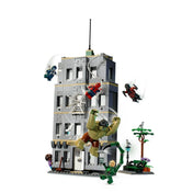 LEGO Marvel Pókember és Hulk csatája 76350 készlet, rombolható városi épülettel, Hulk figurával, Pókemberrel, Skorpióval, Tarantulával és Bumeránggal akció közben.