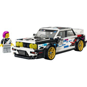 Megépített LEGO BMW M3 (E30) modell BMW Motorsport minifigurával.