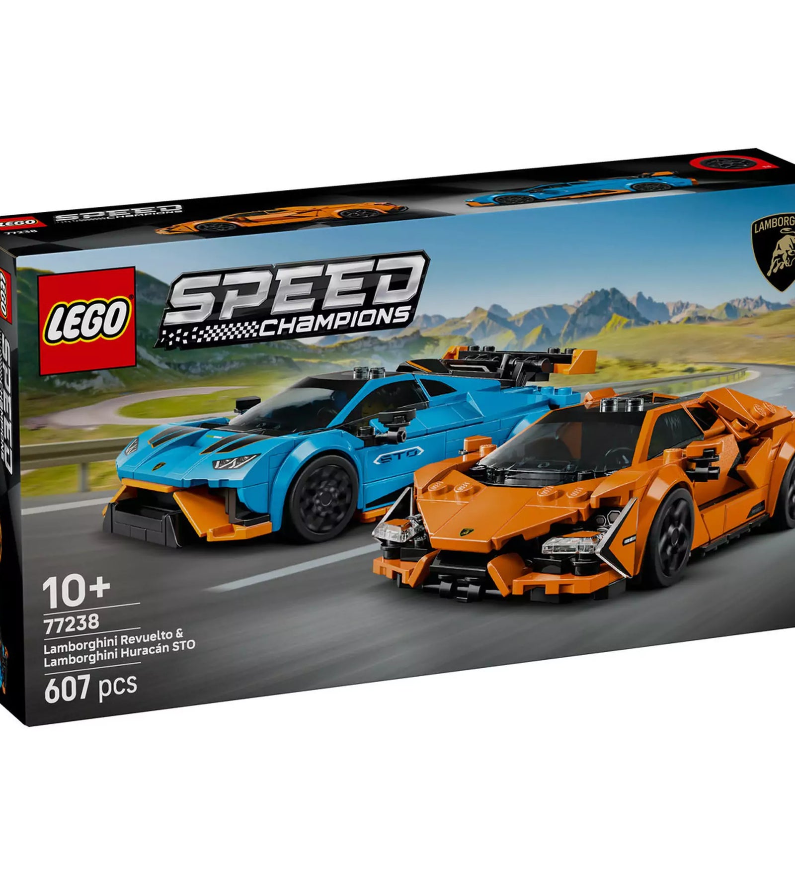A LEGO Speed Champions 77238 készlet doboza, amelyen a kék Lamborghini Huracán STO és a narancssárga Lamborghini Revuelto versenyzik a háttérben hegyekkel.