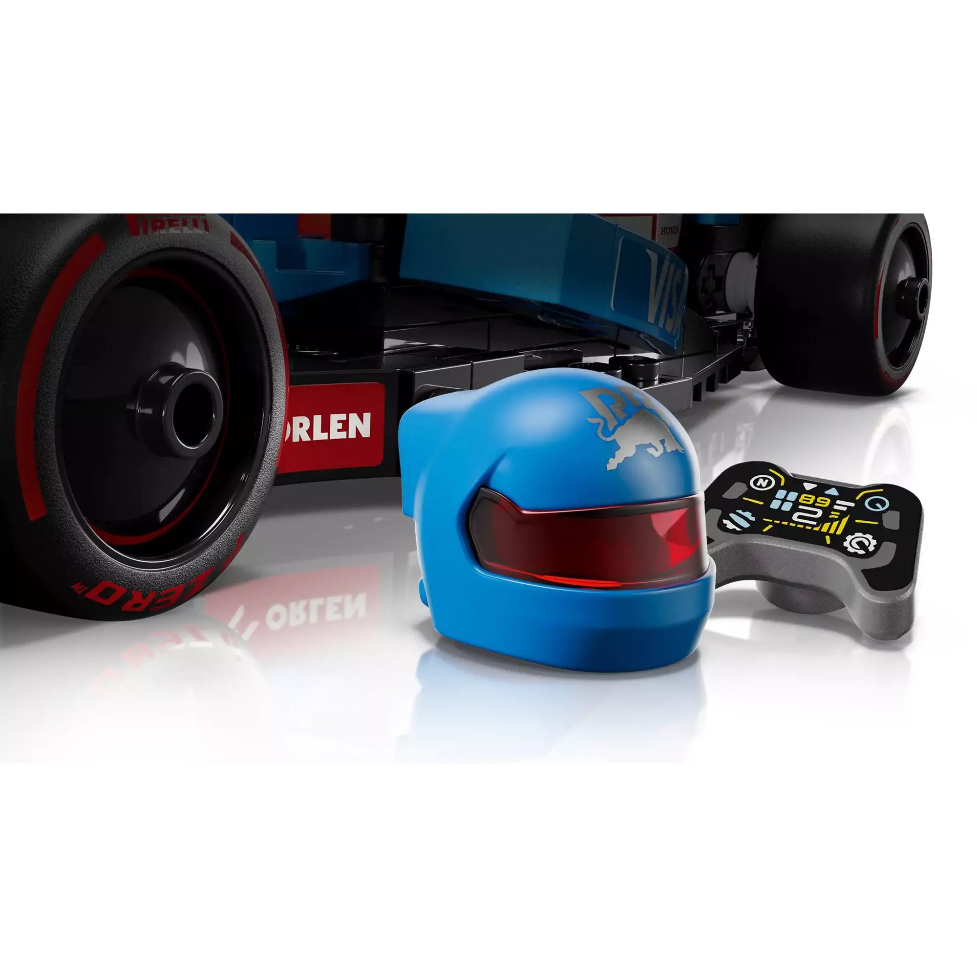  A LEGO Speed Champions Visa Cash App RB VCARB 01 F1 versenyautó 77246kek bukósisak és fekete versenykormány elem.