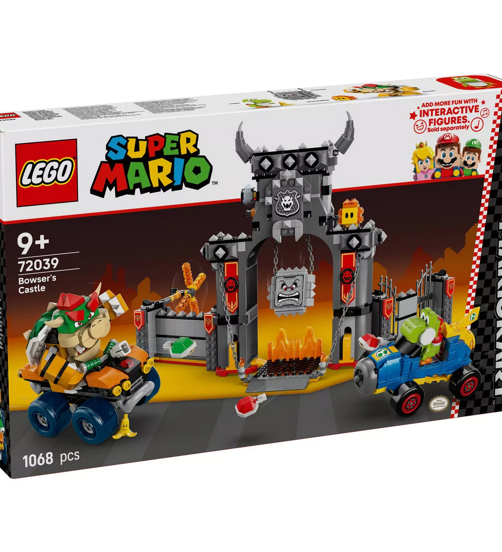 LEGO Super Mario: Mario Kart, Bowser kastélya (72039) dobozkép, amelyen Bowser és Yoshi járművei láthatók a vár bejáratával.