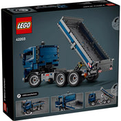 LEGO Technic Billenőplatós teherautó (42203) hátulról, megemelt platóval, bemutatva a működési mechanizmust.