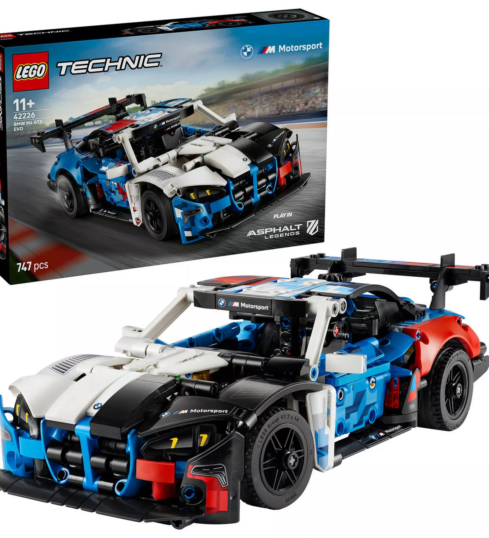 LEGO Technic BMW M4 GT3 EVO 42226 teljes készlet dobozzal és megépített versenyautó modellel.