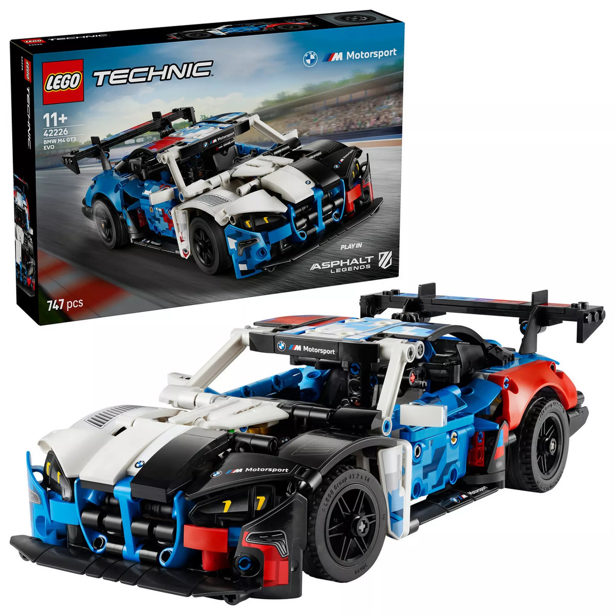 LEGO Technic BMW M4 GT3 EVO 42226 teljes készlet dobozzal és megépített versenyautó modellel.