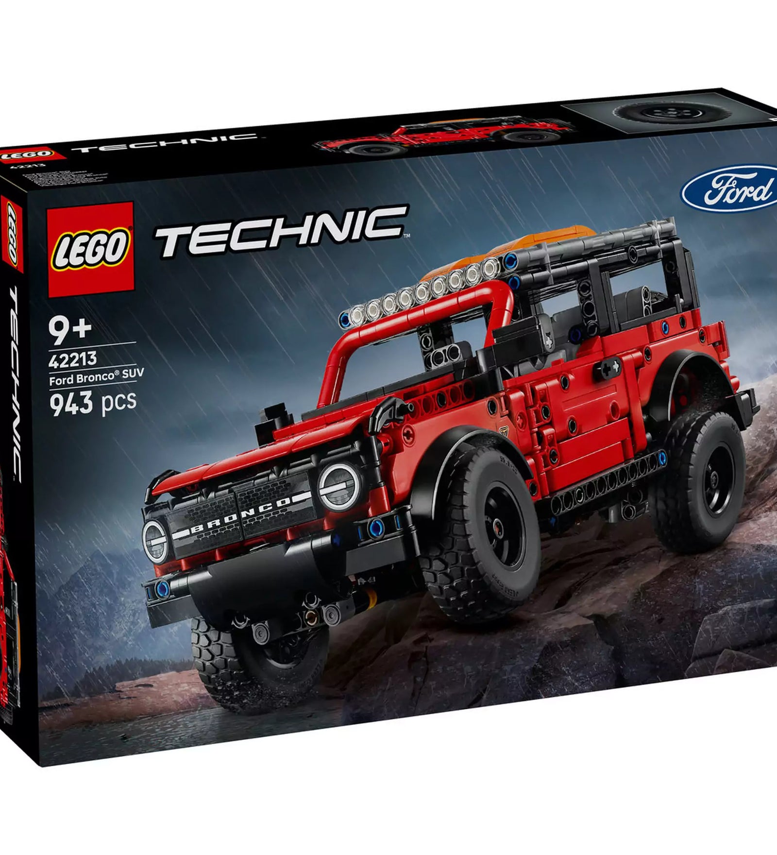 LEGO Technic Ford Bronco SUV (42213) dobozkép elölről – A piros terepjáró LEGO modellje sziklás, esős háttérrel, 943 elemmel, 9 éves kortól.