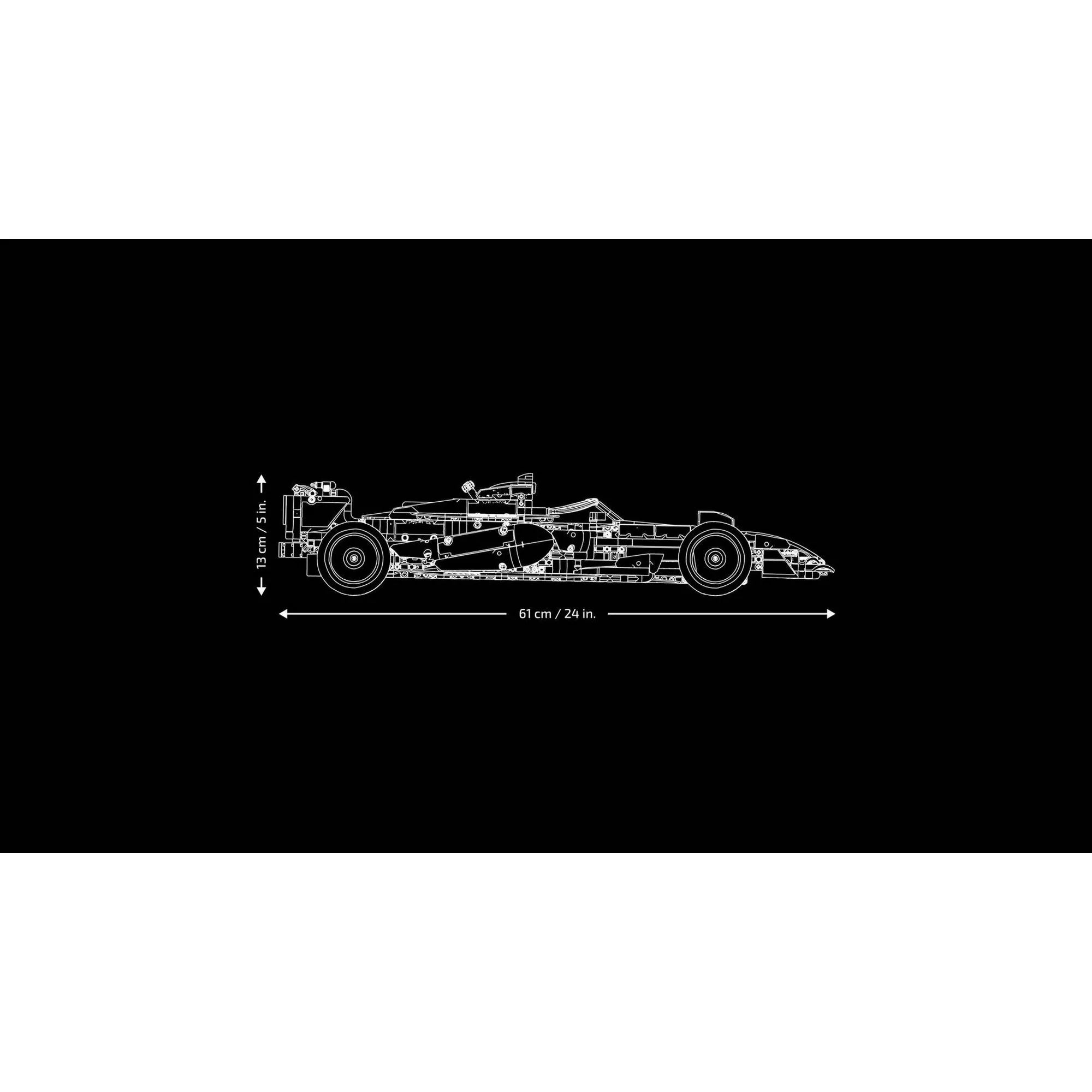 LEGO Technic McLaren MCL39 F1 autó (42228) méretábrája, amely a modell 61 cm hosszúságát és arányait mutatja.