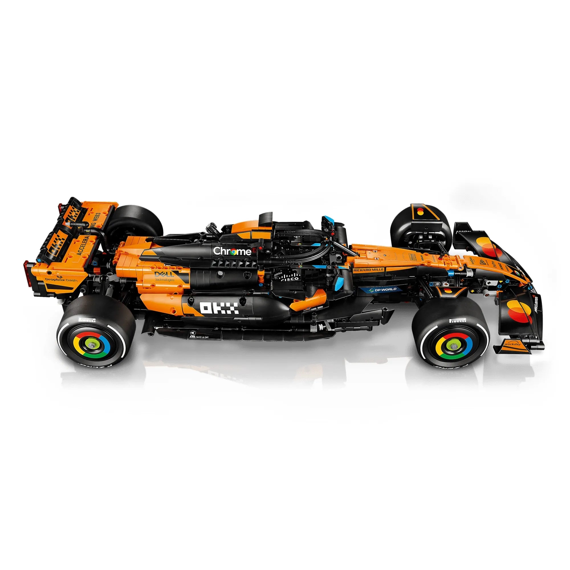 LEGO Technic McLaren MCL39 F1 autó (42228) oldalnézeti képe, amely jól láthatóvá teszi a részletes aerodinamikai elemeket és a versenyautó formáját.