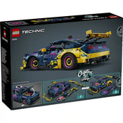 LEGO Technic Ford Mustang GT 42236 dobozának hátoldala, amely bemutatja az átalakítható dizájnt és a készlet funkcióit.