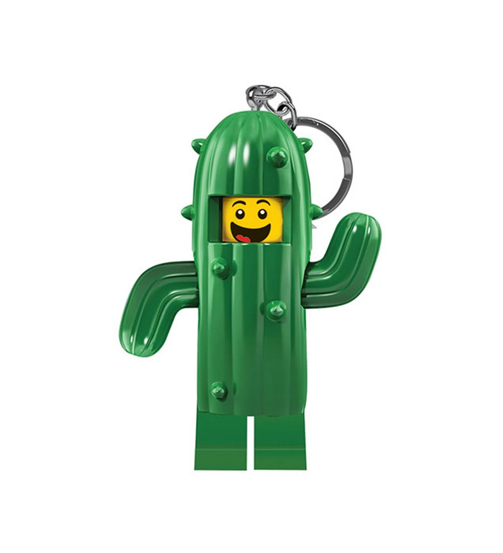 A LEGO Kaktusz jelmezes kulcstartó közeli képe, mosolygó sárga fejjel és zöld, tüskés kaktuszjelmezben, fém kulcskarikával a tetején.