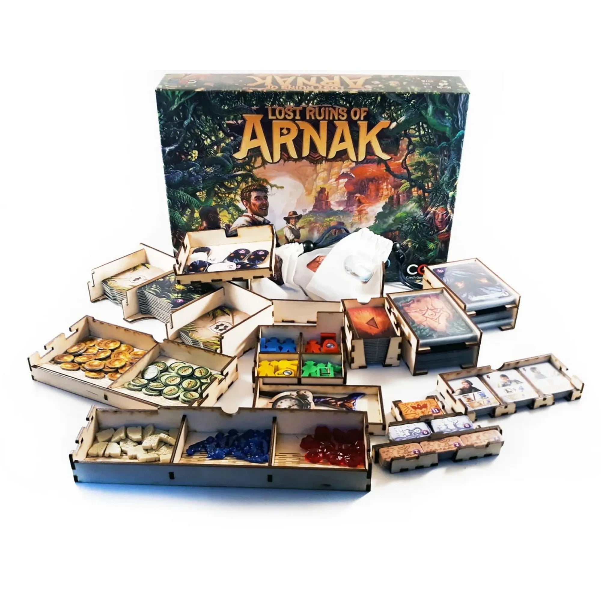 Lost Ruins of Arnak társasjáték teljes tartalma rendszerezőkkel: erőforrás tokenek, kártyapaklik, játékos figurák és tárolódobozok a doboz előtt.