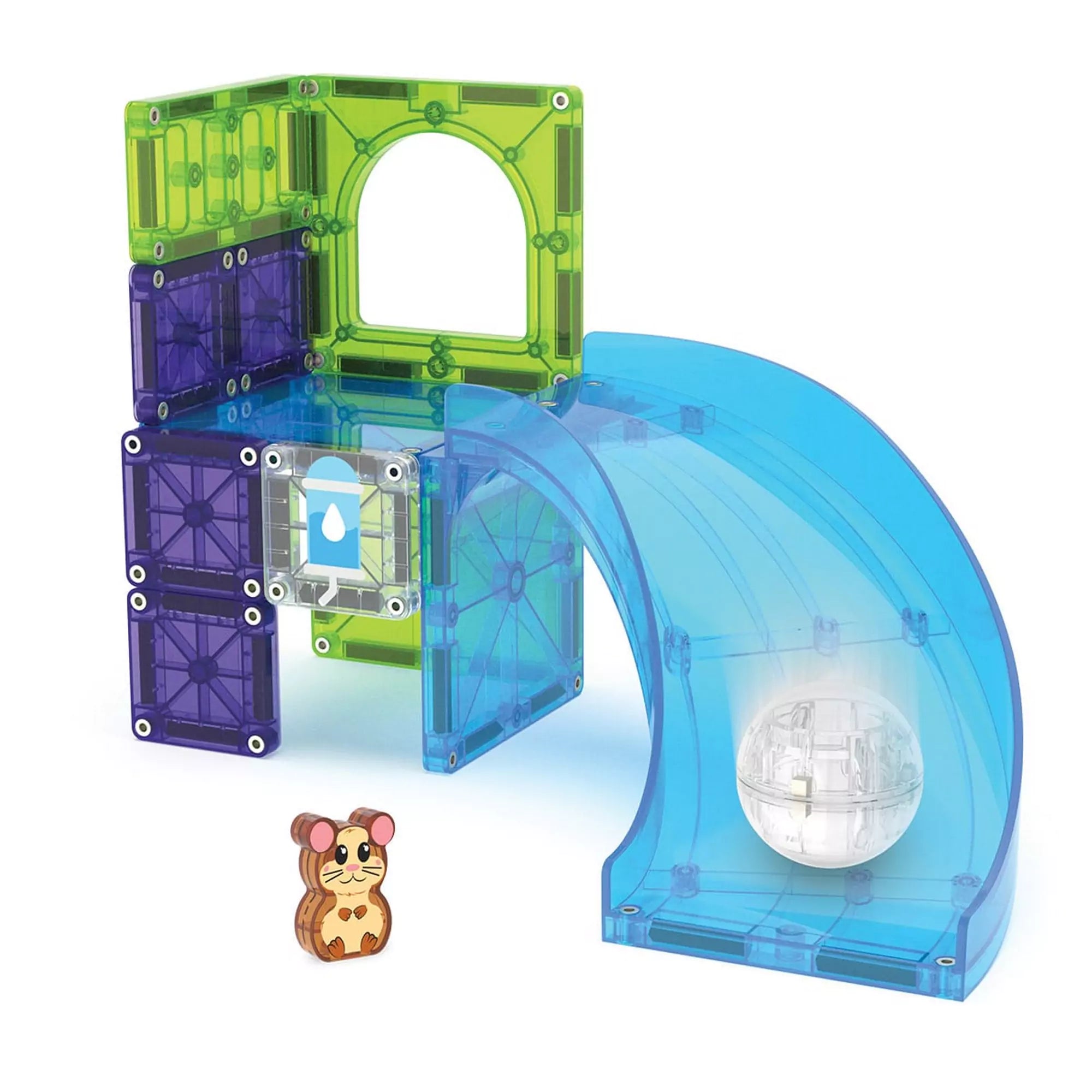 A MAGNA-TILES Hamster Ball, 13 darabos készlet épített pályája kék lejtővel és aranyos hörcsögfigurával.