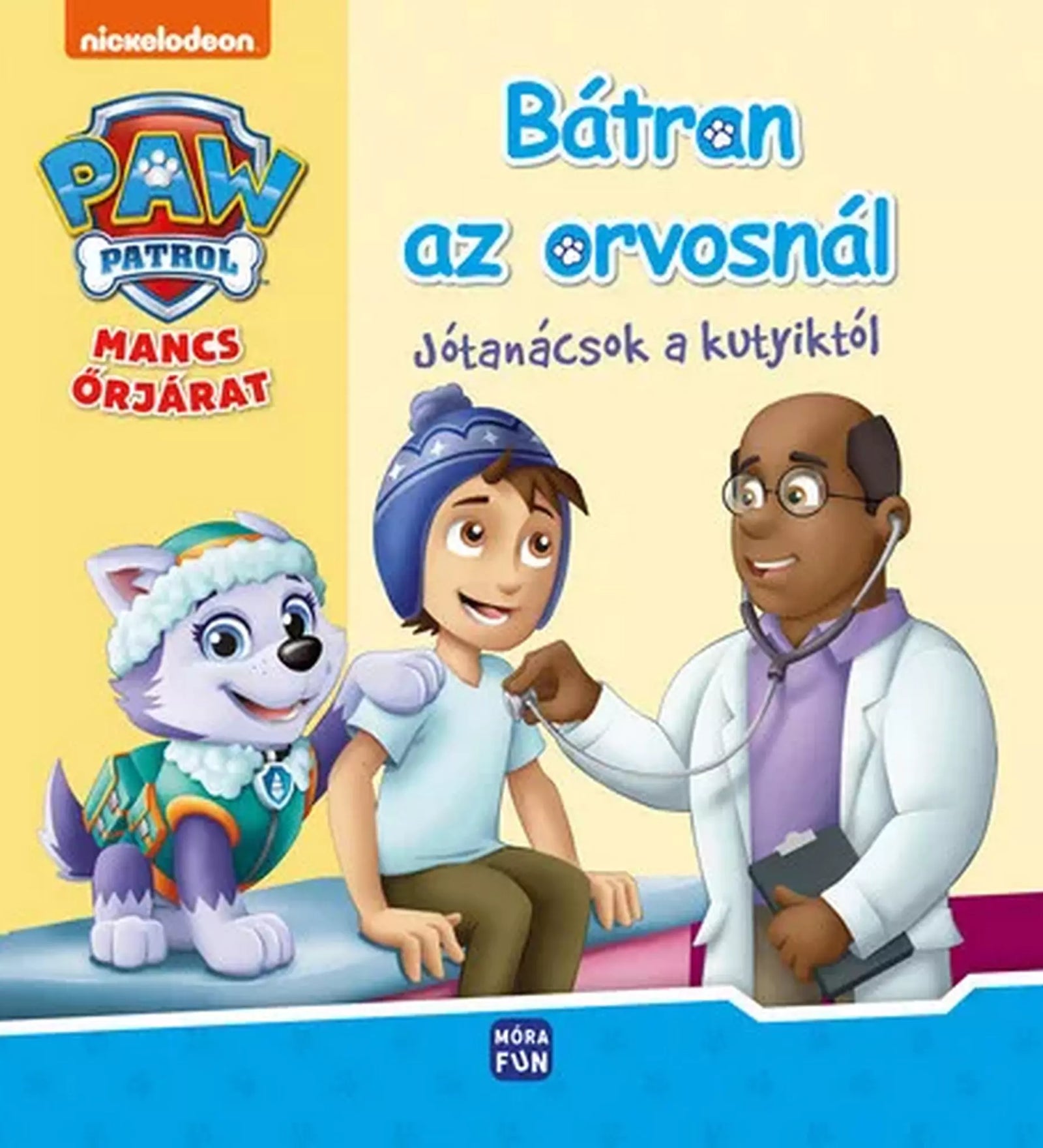 "Mancs Őrjárat: Bátran az orvosnál! mesekönyv borítója, Jake, egy orvos és Everest kutyus vidám jelenetével a rendelőben."