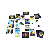 Mindbug x Tokió Királya játékmenet közbeni elrendezés felülnézetből, kijátszott lénykártyákkal, dobókockákkal, energiajelölőkkel és paklikkal két játékos számára.