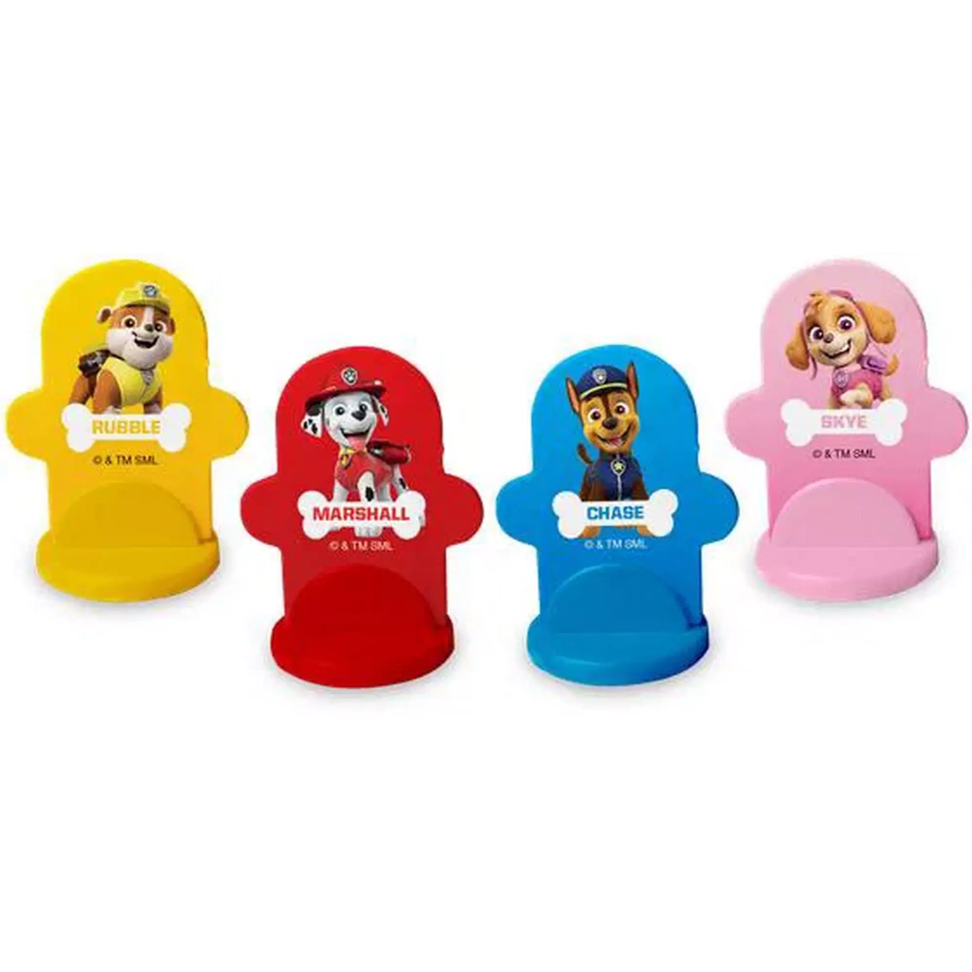 Monopoly Junior: Mancs Őrjárat karakterbábuk, köztük Rubble (sárga), Marshall (piros), Chase (kék) és Skye (rózsaszín).